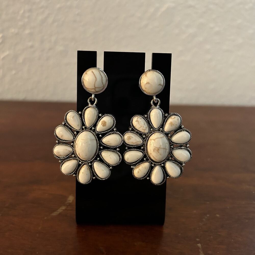Western Style White Turquoise Toned Flower Dangle Pierced Earrings